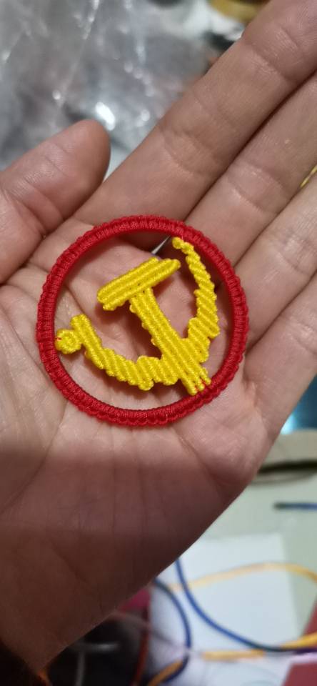 手工编织党徽