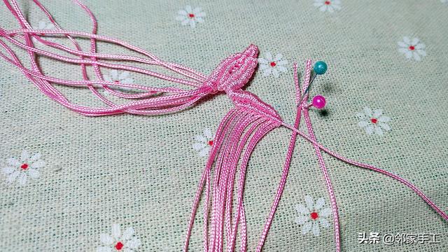 中国结斜卷结的应用，花朵的编法，详细编织教程