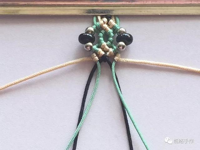 手工编绳，如何用六根绳子三个颜色编织一款复杂的图案