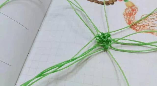编绳教程：学会这一招，流苏挂件怎么做怎么好看！编绳流苏帽