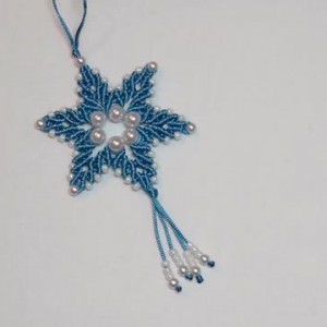 雪花形状的珍珠吊坠，编法很简单，戴起来非常漂亮（图解2-2）
