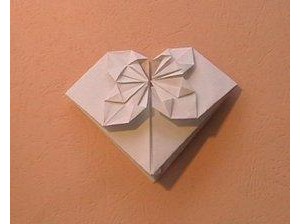 手工折纸小爱心的折法，教你怎么用纸折爱心