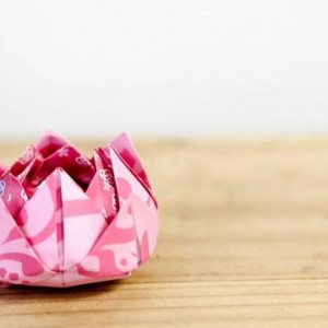 折纸DIY，教你莲花盒子的折纸制作方法，简单易学哦！