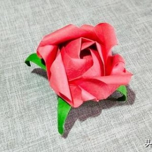 超漂亮的玫瑰花折纸，折法简单一看就会，用来装饰美美的