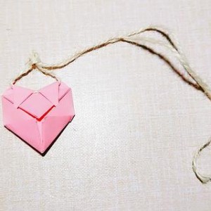 可以悬挂的爱心装饰折纸，超可爱少女心手工教程