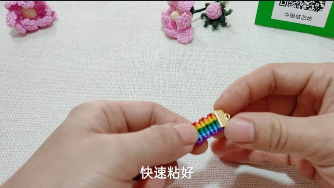 中国结论坛 六一节就做个彩虹斜卷结钥匙扣送给宝贝吧！ 钥匙扣,送给,宝贝,钥匙,彩虹 图文教程区 214010o4j3rjr4i4zeh44y