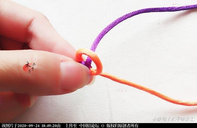 学会这个编织技巧，以后本命年再也不用花钱买红绳手链了-8.jpg