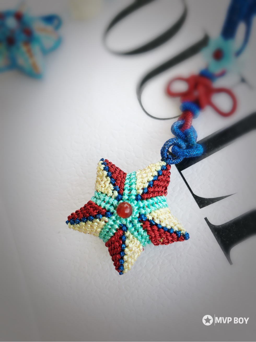 纸折星星用绳子串起来图片