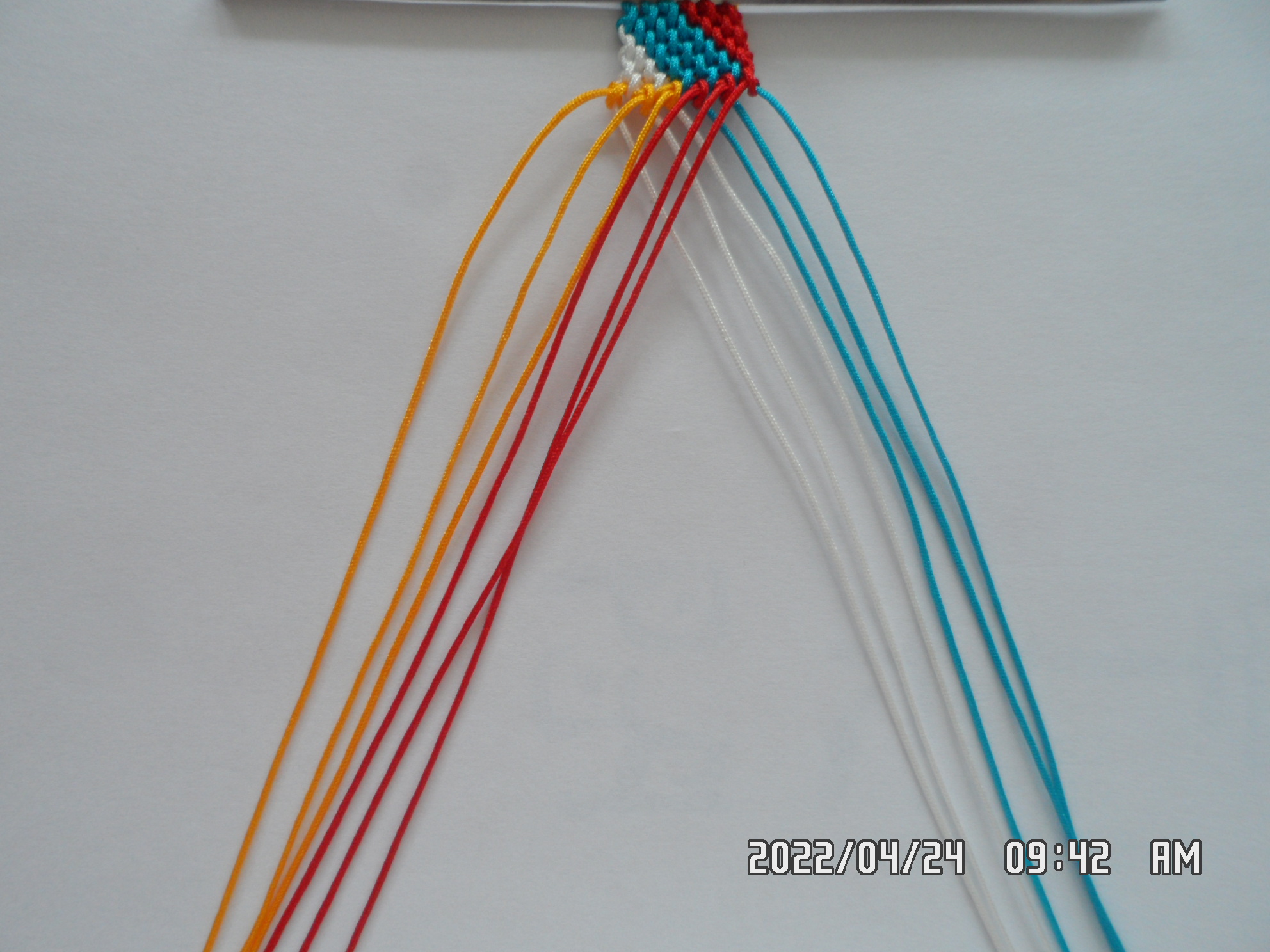 中国结论坛 一款彩色拼接图案的手绳 —— 反斜卷结练习  图文教程区 081933k559kfzfsfez8srw