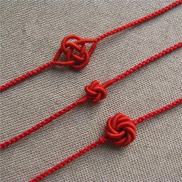 「教你编绳」普通绳子用纽扣金钱曼陀罗结编一个手链，真的好美