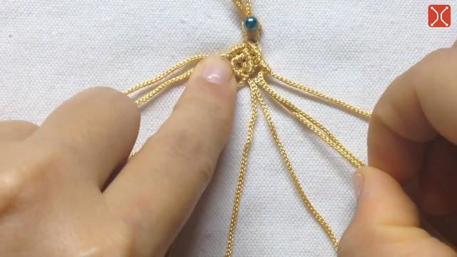 手工编织中国结手链，样式美观又简单，看一遍就学会了
