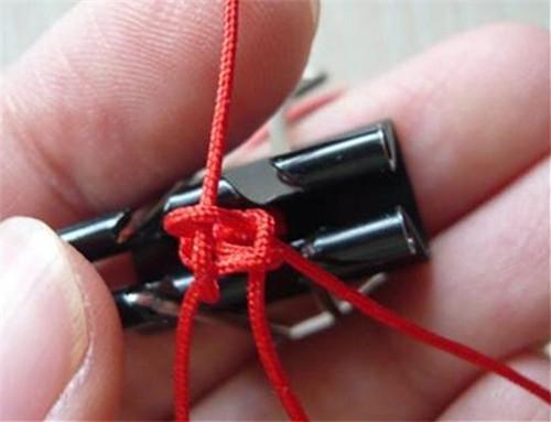 红绳项链编法图解 戴红绳寓意什么