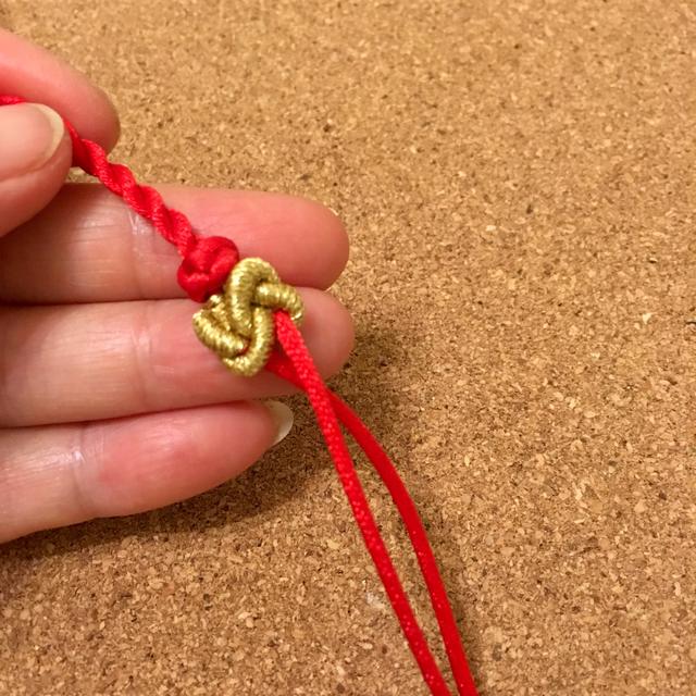 一根红绳一种祝福 同心结情侣红手绳