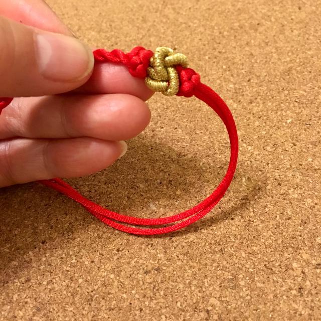 一根红绳一种祝福 同心结情侣红手绳