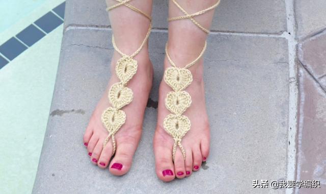 夏日光脚感觉有些单调，一款心型装饰脚链，让你光脚也能美美哒
