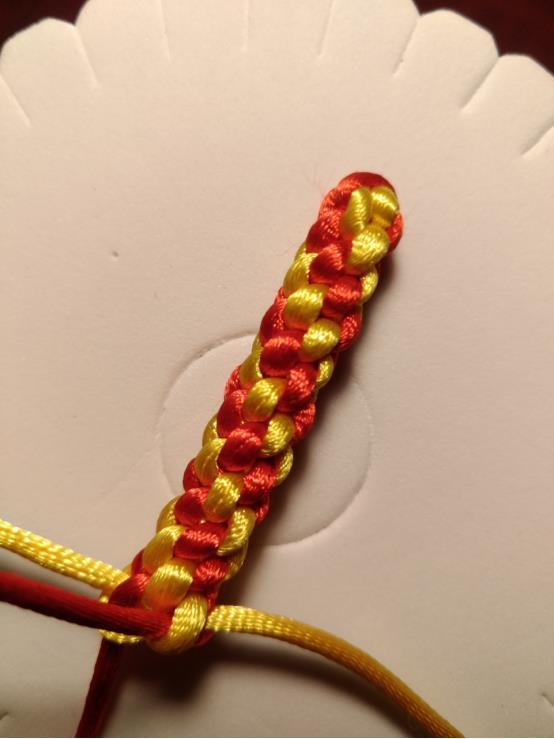 圆形玉米结的编法教程，用在钥匙扣、手链中很漂亮哦！