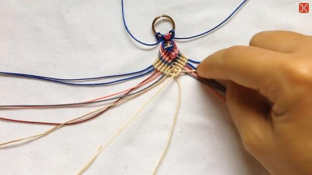 教你學會吊墜的手工編織方法，步驟詳細又簡單，非常受歡迎！