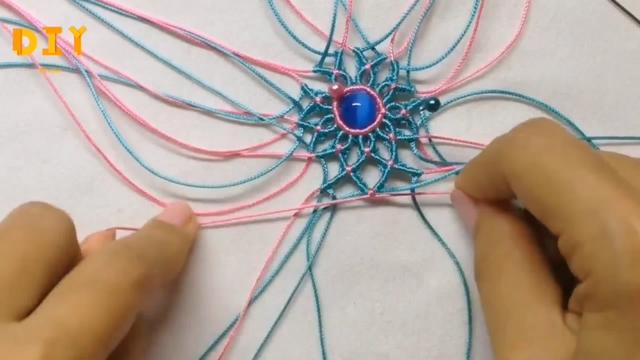 「手工绳编系列」精美佩饰挂件的编织方法（步骤3-2）
