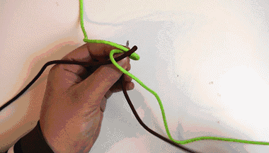 两条线绳教你编出一个精致的绳结挂坠