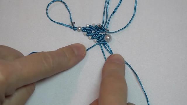 手工繩編系列，帶你學習如何編織雪花形狀的吊墜（圖解2-2）