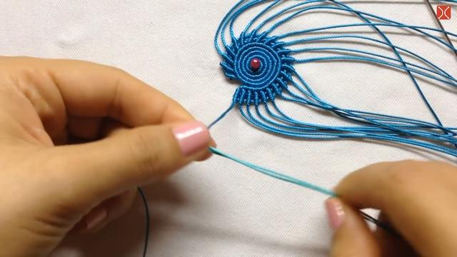 教你学会如何编织精美的螺旋贝壳项链吊坠，是不是很有创意！