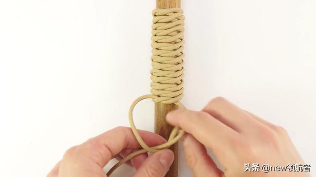 绳编——用伞绳DIY编织防滑把手的制作步骤