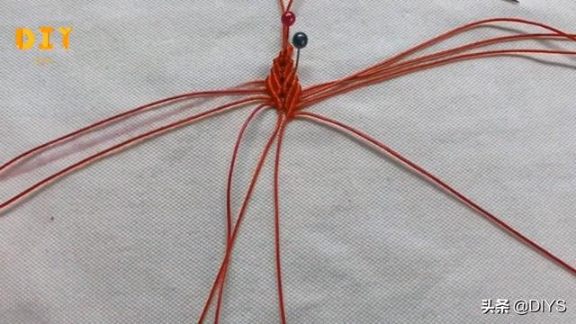 手工绳编的技巧，看看如何制作五角星挂件，简单又漂亮
