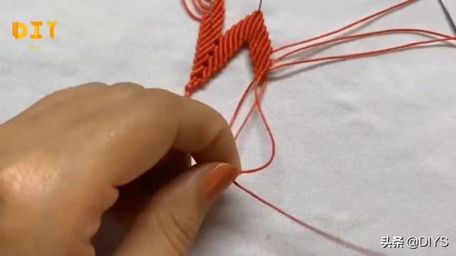 手工绳编的技巧，看看如何制作五角星挂件，简单又漂亮