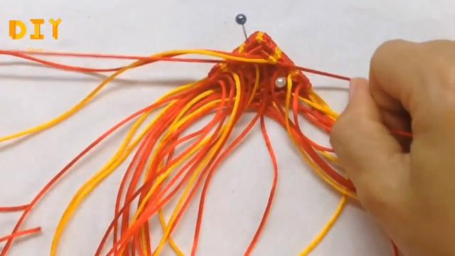 手工编织教程，学习如何编织可爱的3D小鱼挂件（图解2-2）