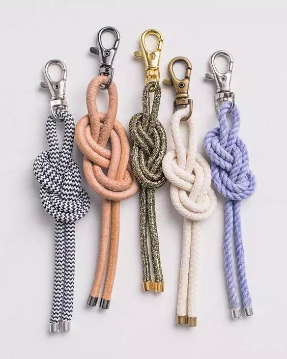 手工繩編小掛件，用幾根繩子打造起來，有用又好看！附教程