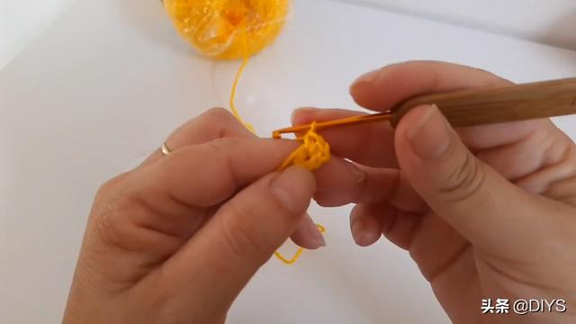 钩针编织教程，学习如何钩织漂亮的钥匙链挂件