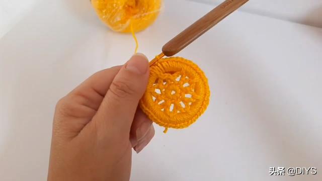 鉤針編織教程，學習如何鉤織漂亮的鑰匙鏈掛件