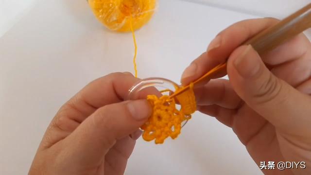 鉤針編織教程，學習如何鉤織漂亮的鑰匙鏈掛件