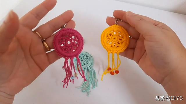 鉤針編織教程，學習如何鉤織漂亮的鑰匙鏈掛件