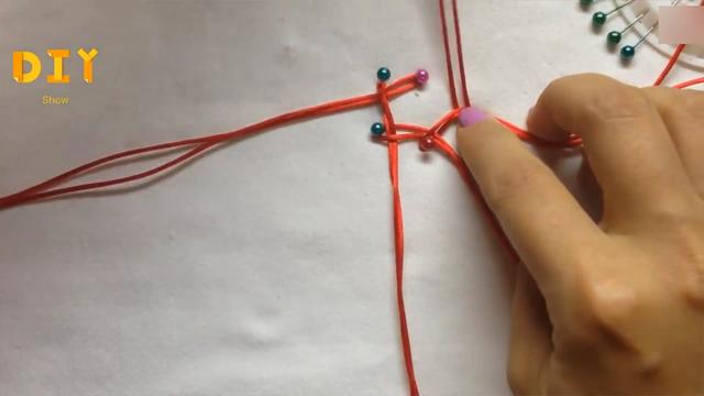 学习如何编织花柱挂饰的方法，佩戴起来非常漂亮（图解3-1）