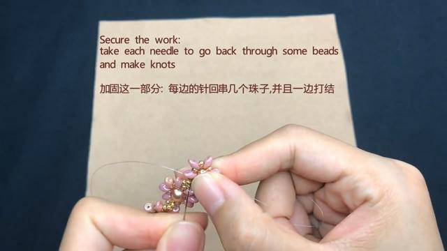 手工饰品系列，带你学习如何串珠制作漂亮的花型手链（图解）