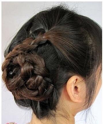韩式蝎子发型扎发图解，让你轻松掌握蝎子辫编发的技巧！