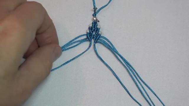 「DIY绳编教程」手工编织雪花珍珠吊坠的方法（步骤2-1）