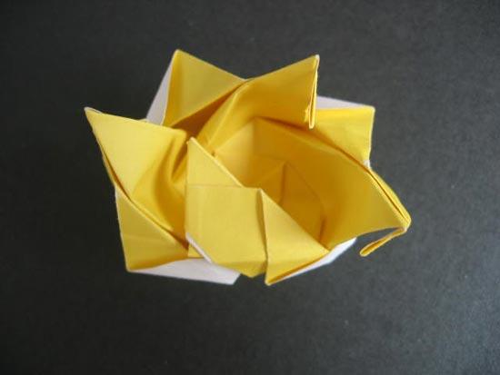 作者拿出家传压箱底的民间纸折秘方精品《玫瑰花折法》奉献各位！