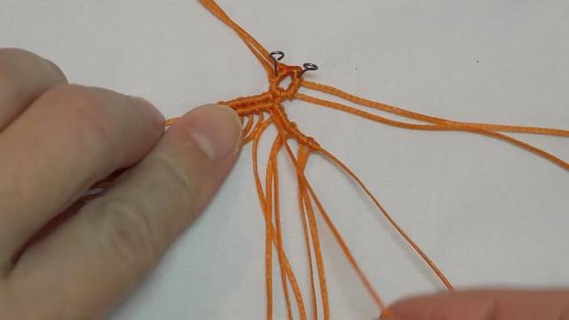 漂亮的风铃花挂饰，绳编方法很简单，看一遍就学会了！