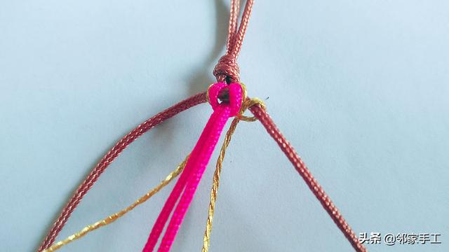 桃花結線圈的編織教程，手鏈結尾處的抽拉扣，非常漂亮