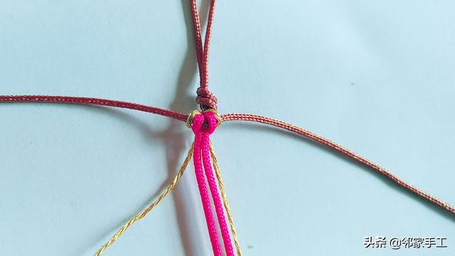 桃花結線圈的編織教程，手鏈結尾處的抽拉扣，非常漂亮