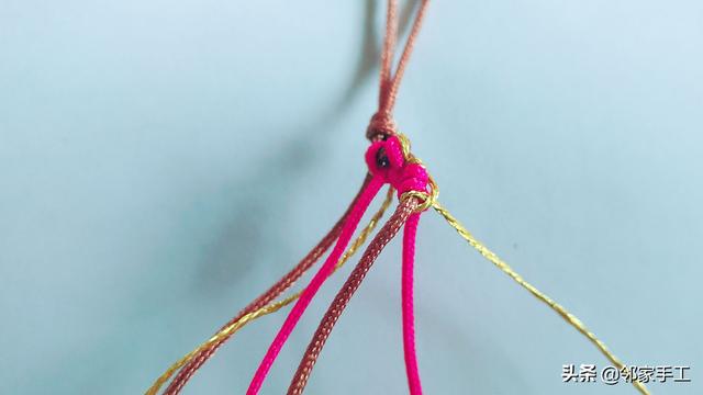 桃花結線圈的編織教程，手鏈結尾處的抽拉扣，非常漂亮