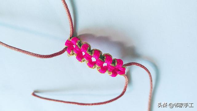 桃花結線圈的編織教程，手鏈結尾處的抽拉扣，非常漂亮