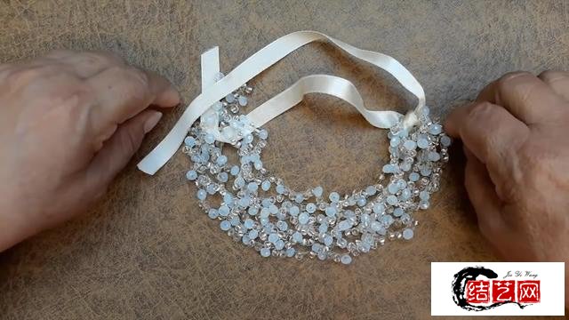 手工饰品小妙招，带你学习如何制作水晶项链的方法，简单又漂亮！