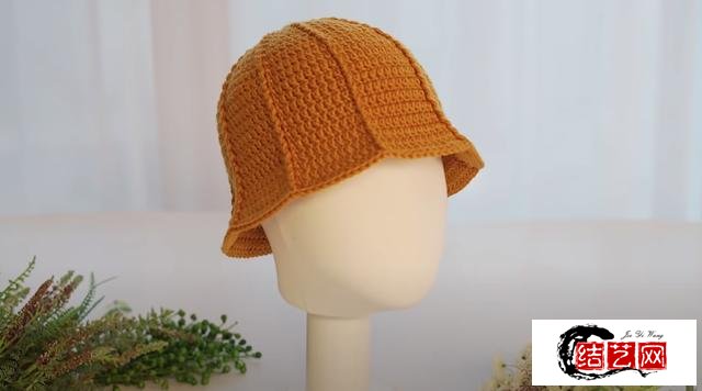 冬夏都可戴的一款帽子，只需换不同的线来钩，出行携带方便可折叠