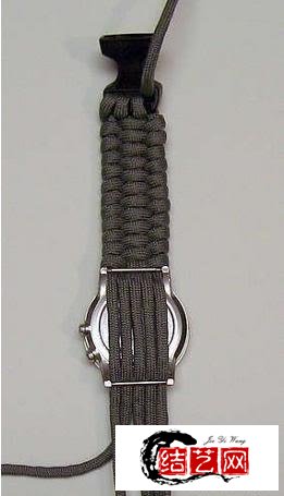 用伞绳编一根独特的手表表链，不但彰显个性，也是一个求生工具