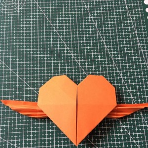 带翅膀的折纸心折纸教程，教你如何折出简单漂亮的翅膀心