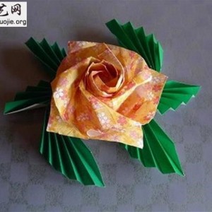 手工玫瑰花折纸方法 带叶子的折纸玫瑰做法╭纸的折法