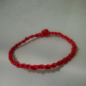 圆形四股辫的编法图解，简单红绳手链编织方法